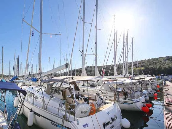 Noleggio Barca a vela Bavaria con patente nautica