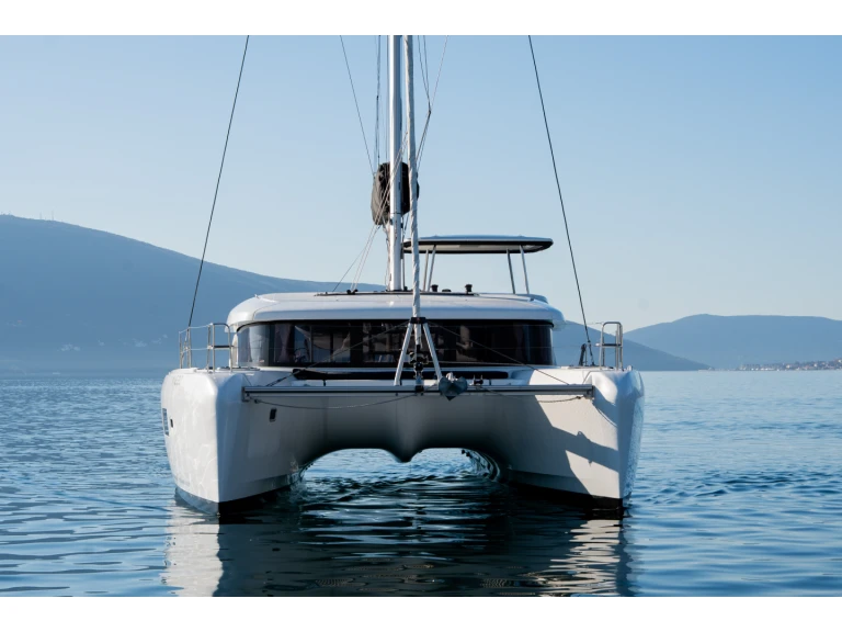 Noleggio barche Lagoon Lagoon 42 a Tivat su Samboat
