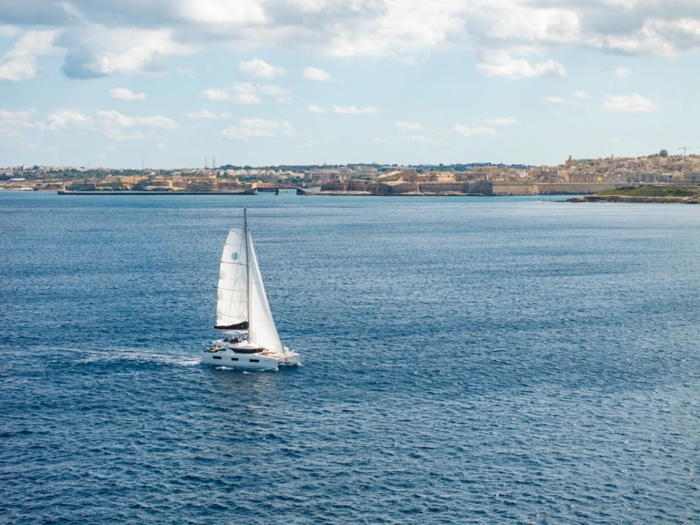 Noleggio Catamarano Lagoon con patente nautica