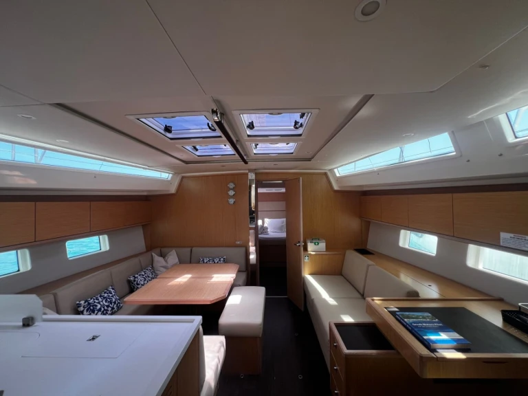 Noleggio barche Álimos economico Bavaria C50 Style