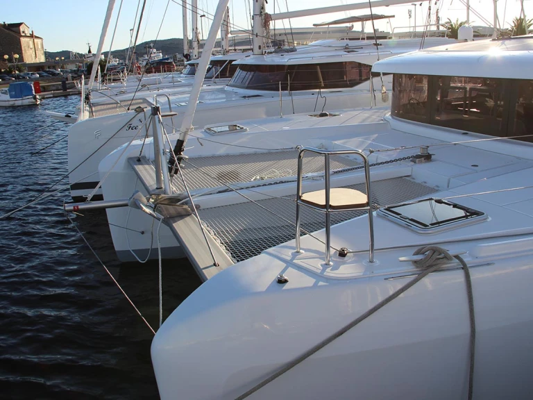 Noleggio Catamarano a Pola – Lagoon Lagoon 42