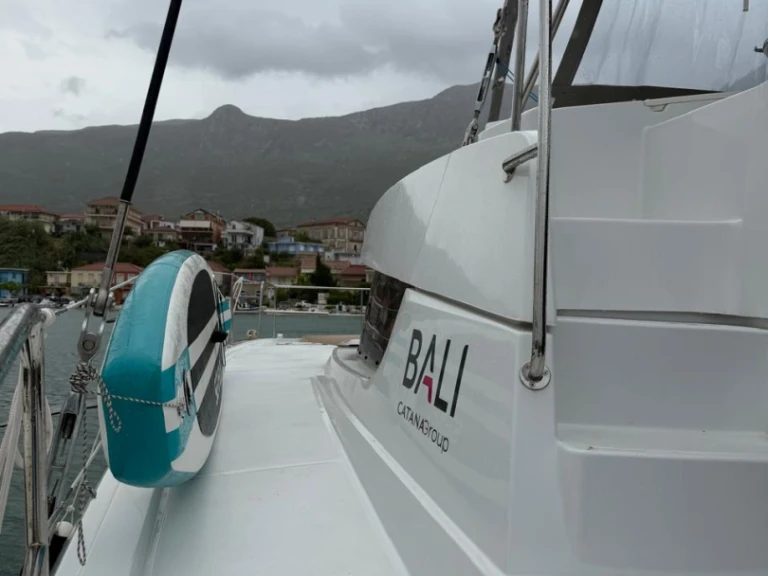 Catamarano a noleggio a Pálairos al miglior prezzo