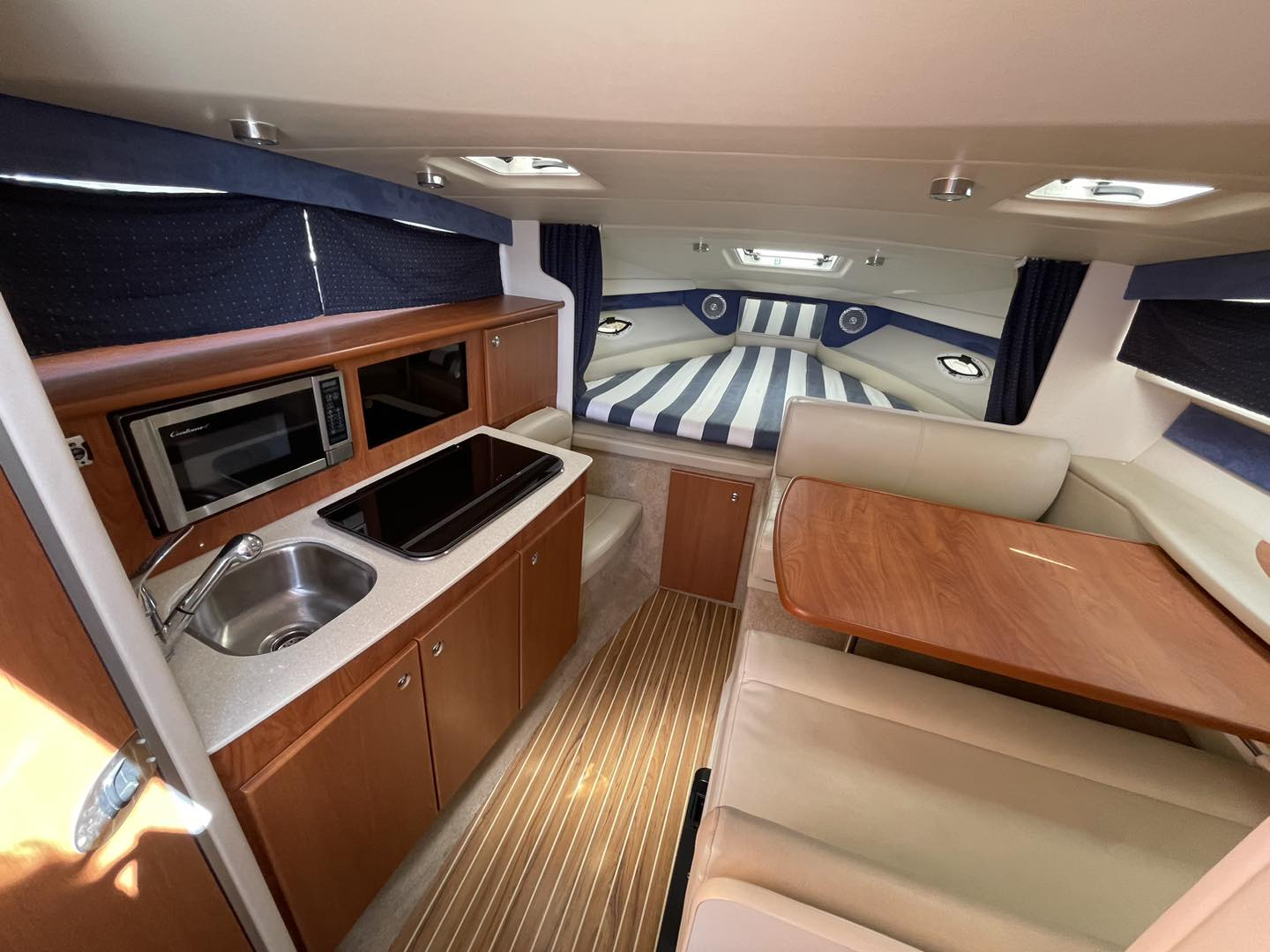 Noleggiare una Bayliner Bayliner 285 Cruiser a Nizza
