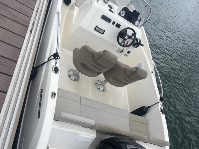 Noleggio Barca a motore Quicksilver con patente nautica