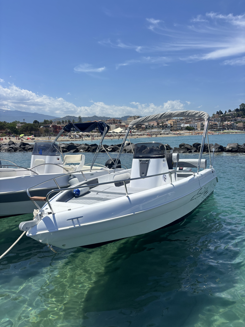 Noleggio Barca a motore a Giardini-Naxos – Aquabat Sport Line 19