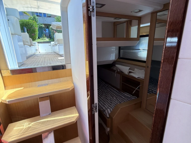Noleggiare una Ulisse 2000 Napoli UNICA 42 a Port Grimaud