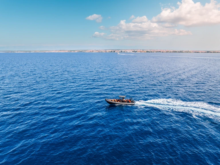 Noleggio a Preko – Sea Marine 860 su SamBoat