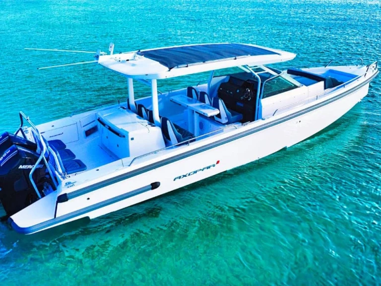 Noleggiare una Axopar Axopar 37 Sun-Top a Baie Nettlé