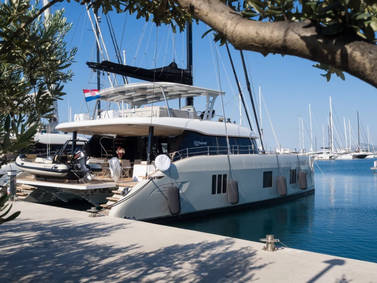 Catamarano a noleggio a Kaštel Gomilica al miglior prezzo