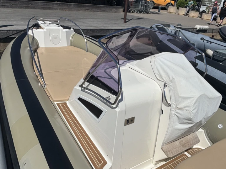Noleggio Gommone Capelli con patente nautica