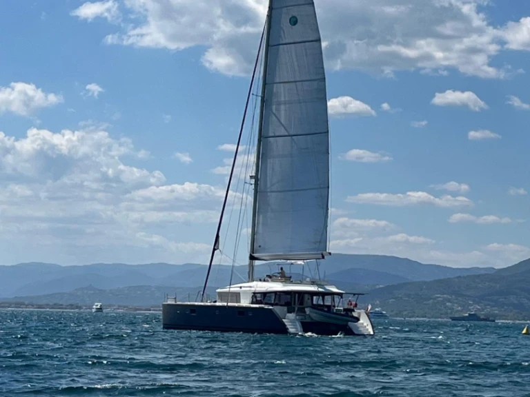 Noleggio Catamarano Lagoon con patente nautica