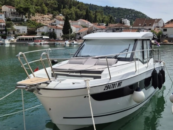Jeanneau Merry Fisher 895 S2  da affittare a  Blace