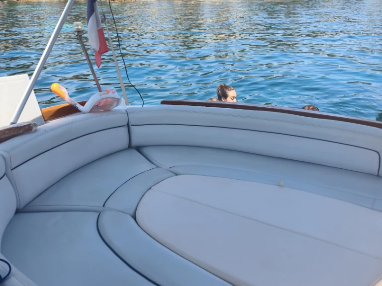 Noleggio Barca a motore Jeanneau con patente nautica