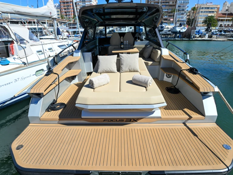 Barca a motore a noleggio a Ibiza Town al miglior prezzo