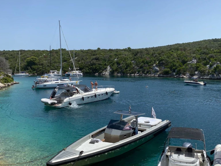 Noleggiare una Wally Tender 45 a Lesina (Hvar)