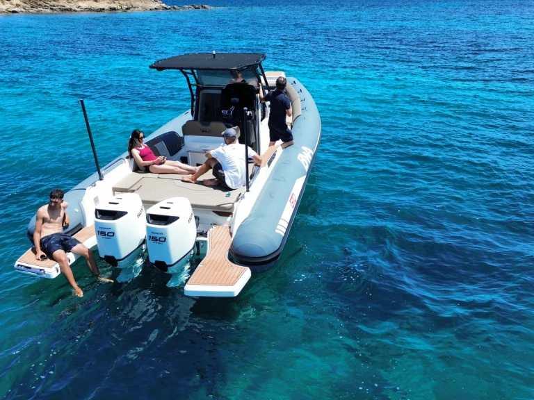 Noleggiare una Bwa 32gt a Porto Rotondo