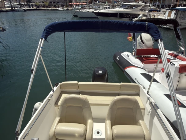 Noleggio Barca a motore Jeanneau con patente nautica