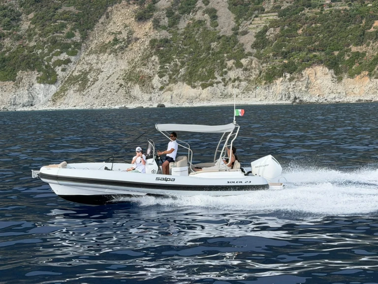 Noleggio Gommone Salpa con patente nautica