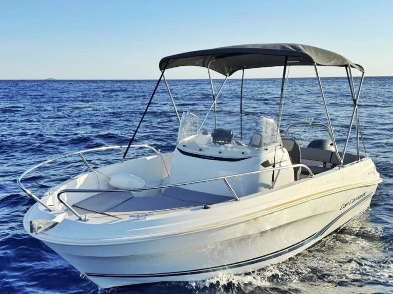 Noleggiare una Jeanneau Cap Camarat 5.5 CC a La Spezia