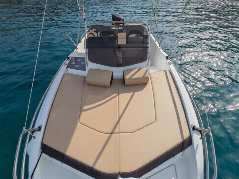Noleggio Barca a motore Bénéteau con patente nautica