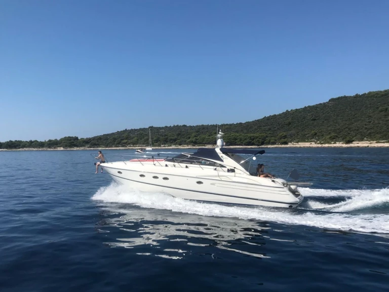 Noleggio a Golfe-Juan – Princess Princess V50 su SamBoat