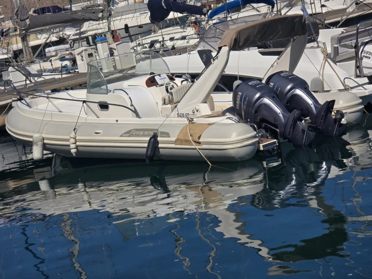 Noleggio Gommone Capelli con patente nautica