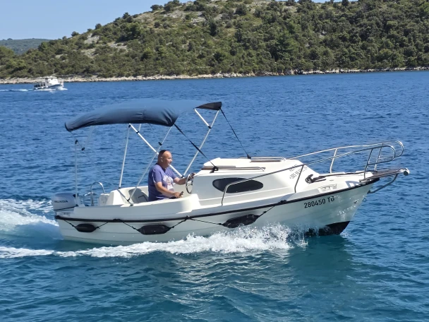 Noleggio Barca a motore Adria con patente nautica