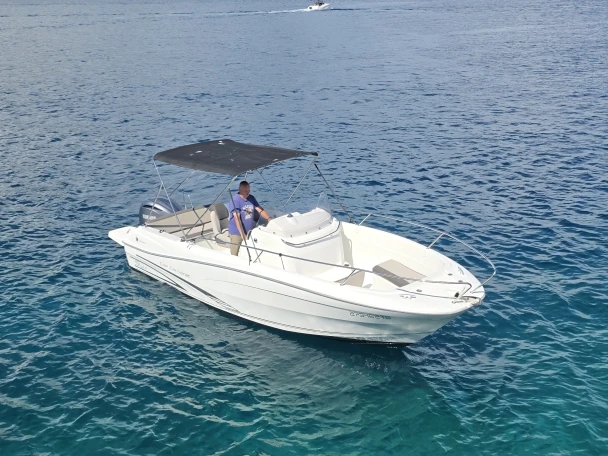 Noleggio Barca a motore con o senza skipper Jeanneau a Spalato