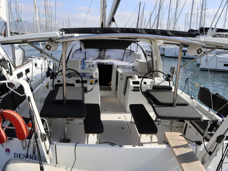 Noleggio Barca a vela Jeanneau con patente nautica