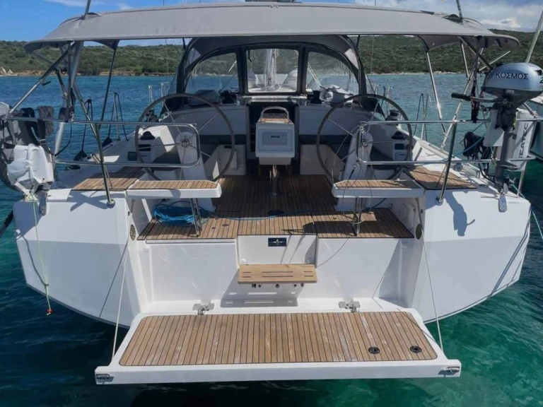 Noleggiare una Bavaria Bavaria C42 /3cab a Skiathos