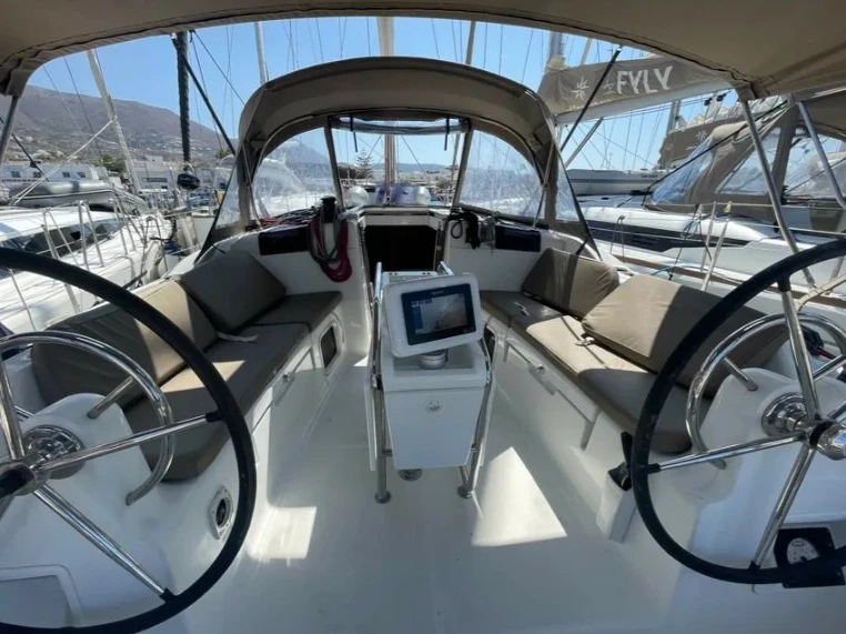 Barca a vela a noleggio a Paros (Isola) al miglior prezzo