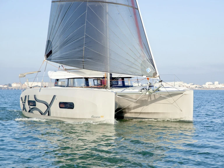 Catamarano a noleggio a Tivat al miglior prezzo