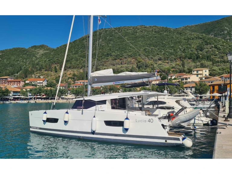 Noleggio Catamarano con o senza skipper Fountaine Pajot a Gouviá