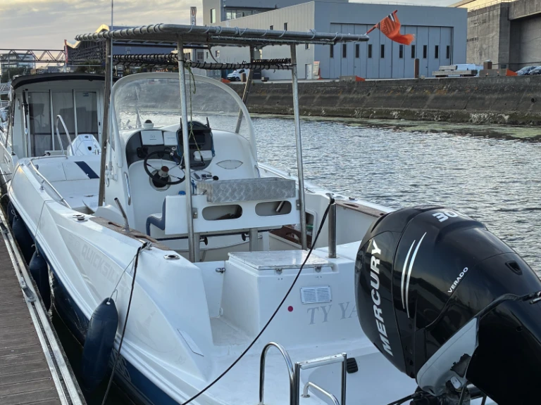Noleggio barche Lorient economico Quicksilver 800 Commander