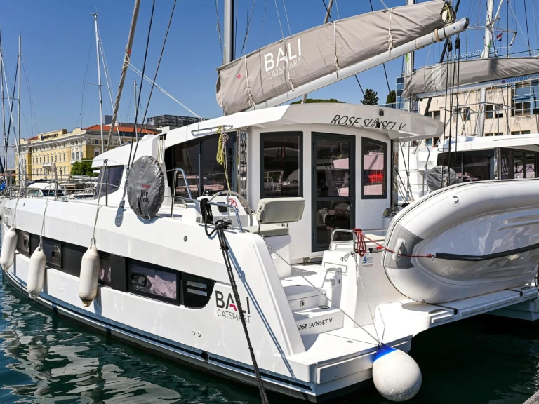 Noleggiare una Bali Bali Catsmart/6 cab a Tivat