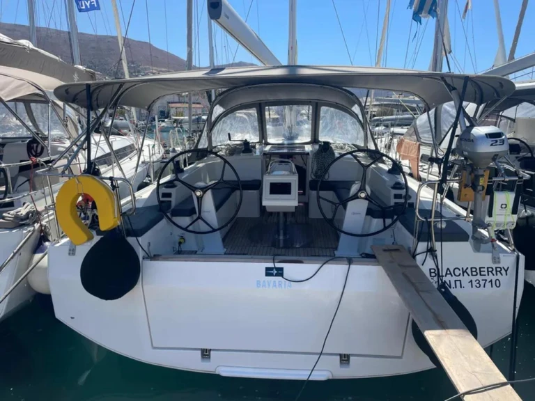 Noleggiare una Bavaria Bavaria C42 /3cab a Paros (Isola)