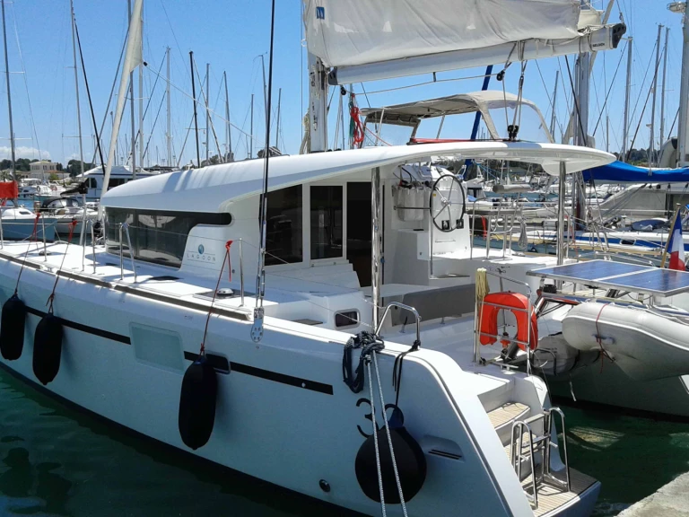 Noleggio Catamarano con o senza skipper Lagoon a Gouviá