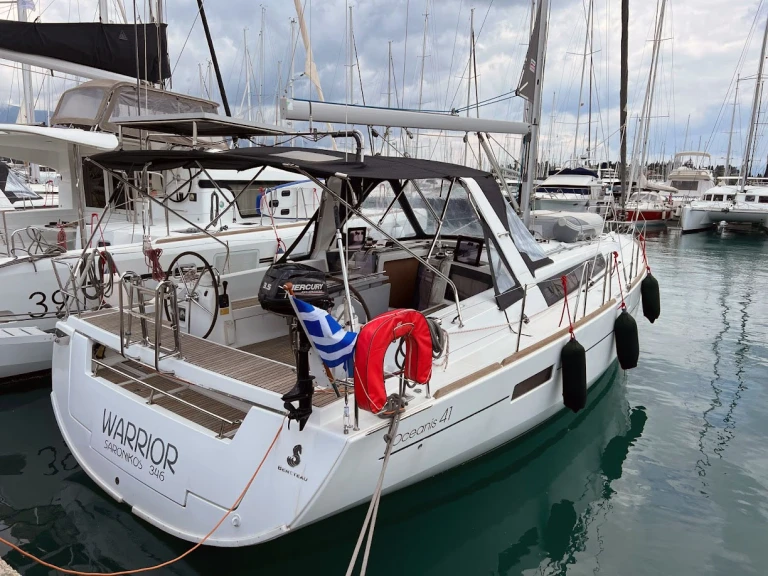 Noleggiare una Bénéteau Oceanis 41 /3cab a Gouviá