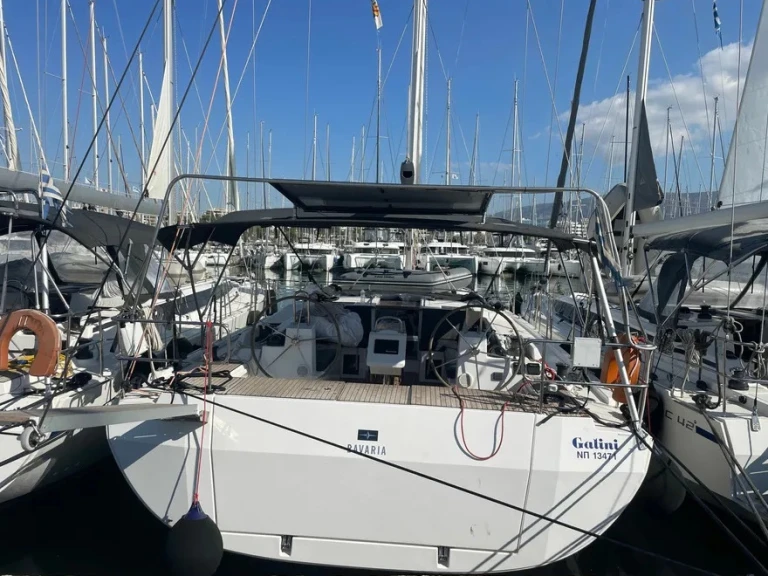 Barca a vela a noleggio a Álimos al miglior prezzo