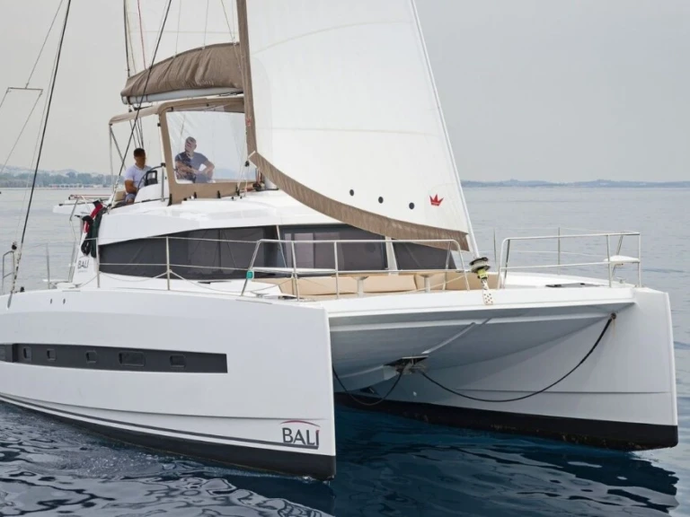 Noleggio Catamarano Bali con patente nautica