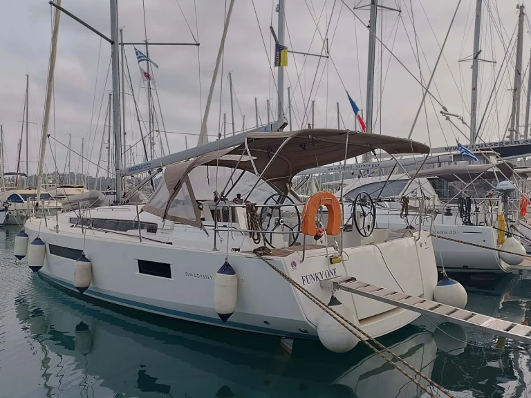 Jeanneau Sun Odyssey 440 (4cab) da affittare a  Gouviá