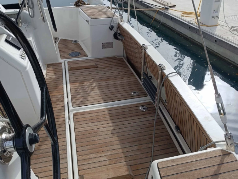 Noleggiare una Jeanneau Sun Odyssey 440 (4cab) a Gouviá