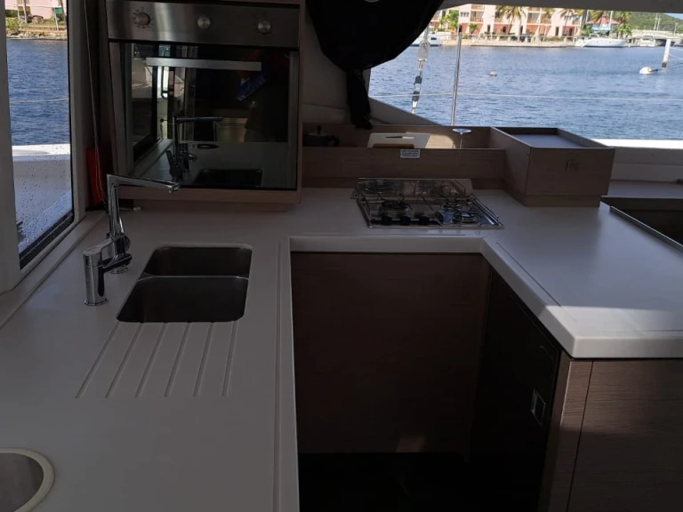 Noleggio barche Fountaine Pajot Astréa 42 Quatuor CAT/6 cab a Propriano su Samboat