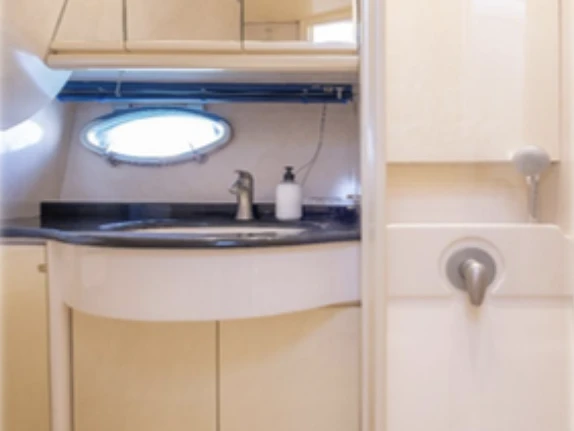 Noleggio Yacht di lusso Sunseeker con patente nautica