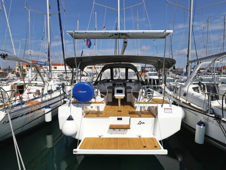 Noleggiare una Bavaria Bavaria C38 a Zaravecchia (Biograd)