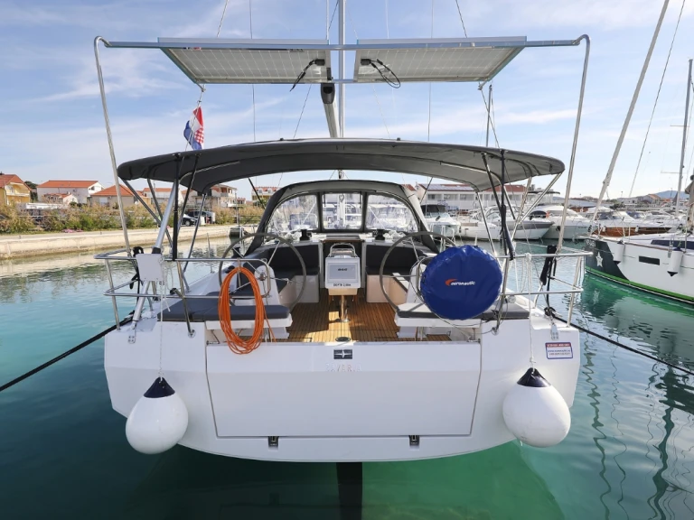 Noleggiare una Bavaria Bavaria C42 a Zaravecchia (Biograd)