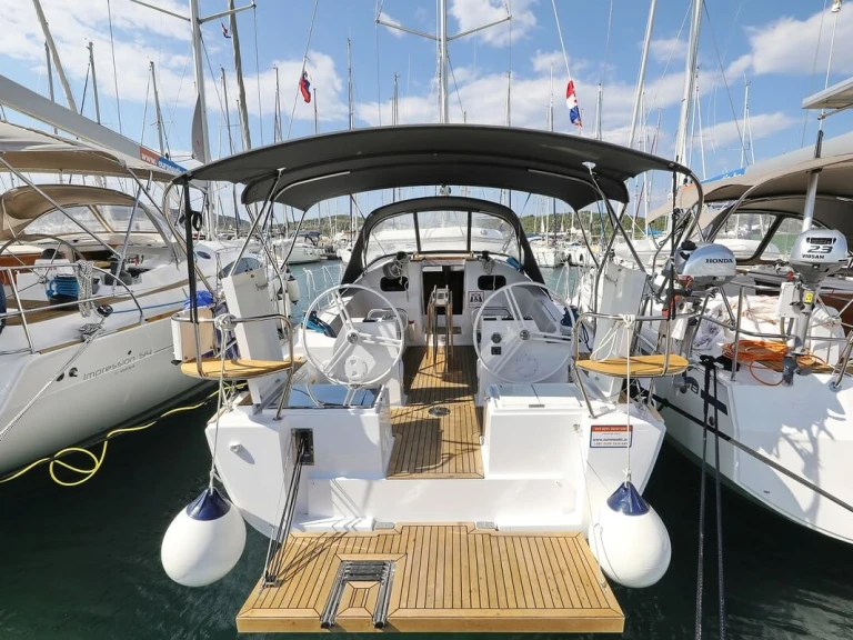 Noleggio barche Elan Impression 40.1 a Zaravecchia (Biograd) su Samboat