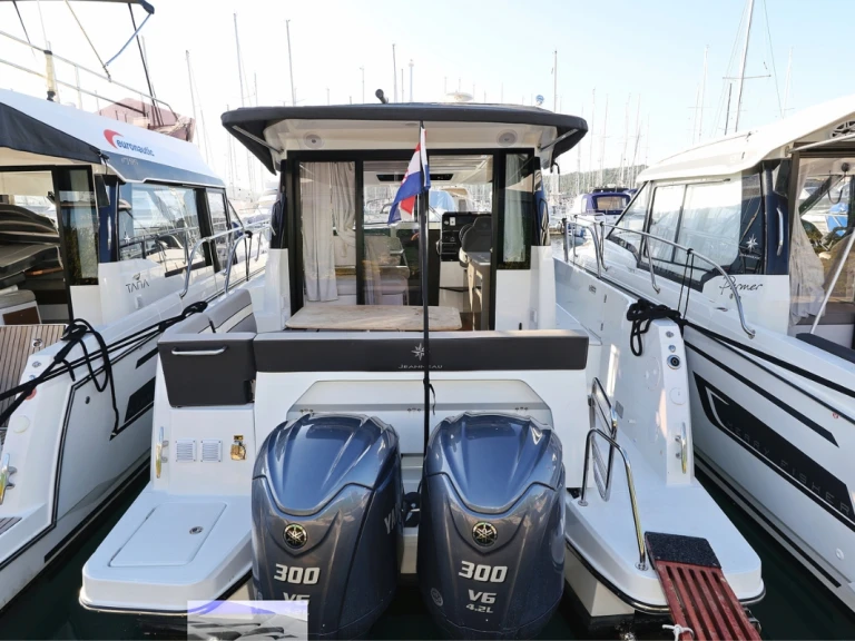 Jeanneau Merry Fisher 1095 da affittare a  Zaravecchia (Biograd)