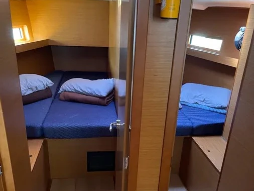 Noleggio Barca a vela Jeanneau con patente nautica