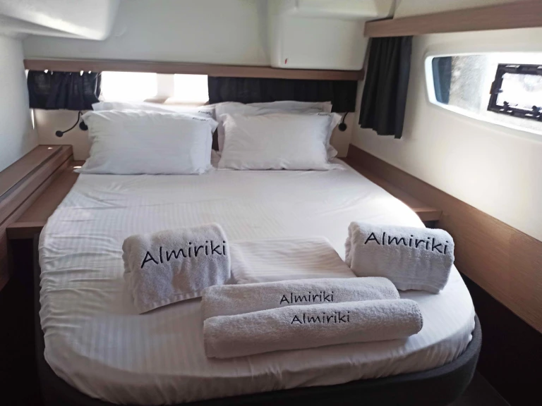 Noleggiare una Fountaine Pajot Isla 40/5 cab a Paros (Isola)